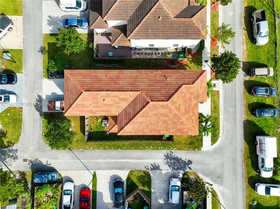 En Venta: $649,990 (4 camas, 3 baños, 2575 Pies cuadrados)