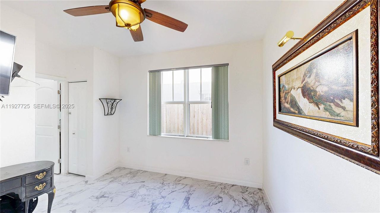 En Venta: $649,990 (4 camas, 3 baños, 2575 Pies cuadrados)