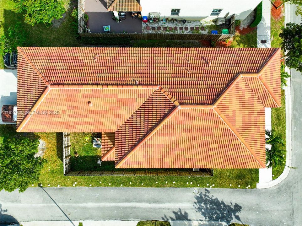 En Venta: $649,990 (4 camas, 3 baños, 2575 Pies cuadrados)