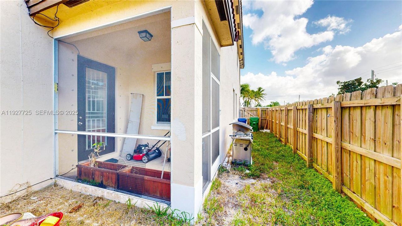 En Venta: $649,990 (4 camas, 3 baños, 2575 Pies cuadrados)