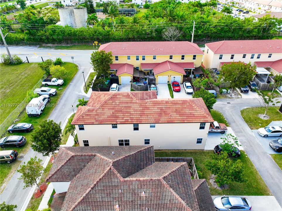 En Venta: $649,990 (4 camas, 3 baños, 2575 Pies cuadrados)