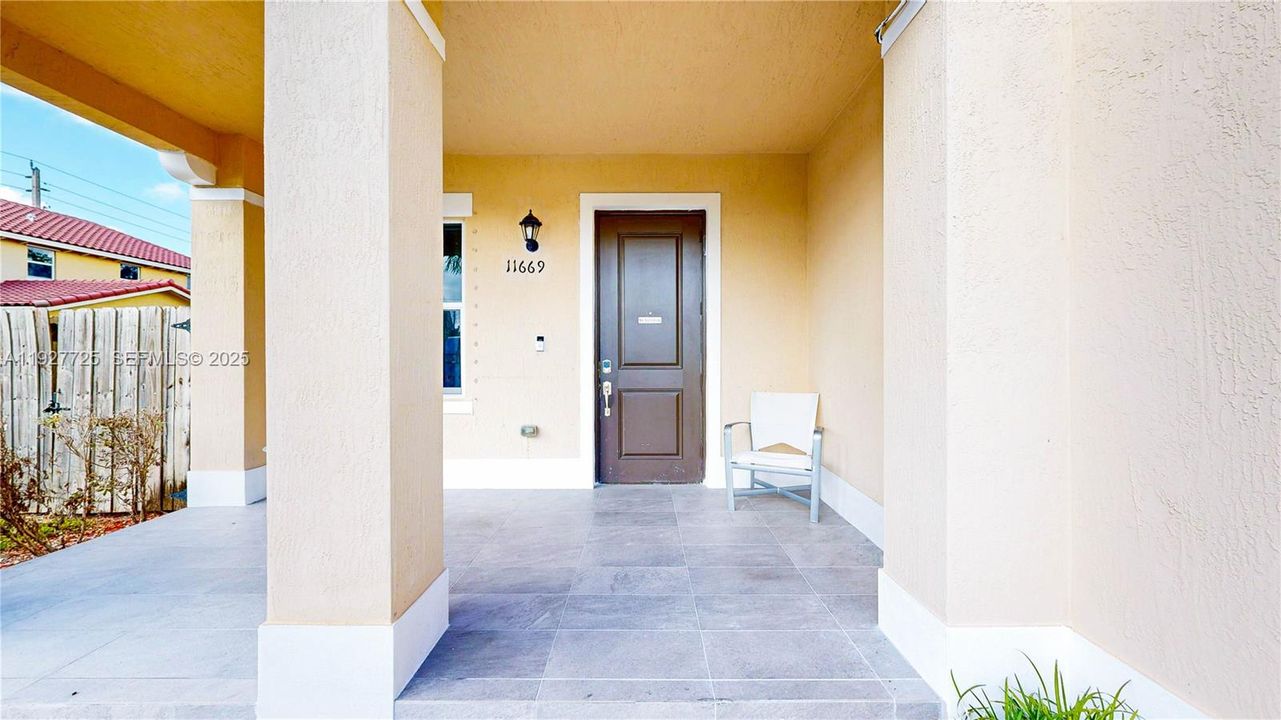 En Venta: $649,990 (4 camas, 3 baños, 2575 Pies cuadrados)