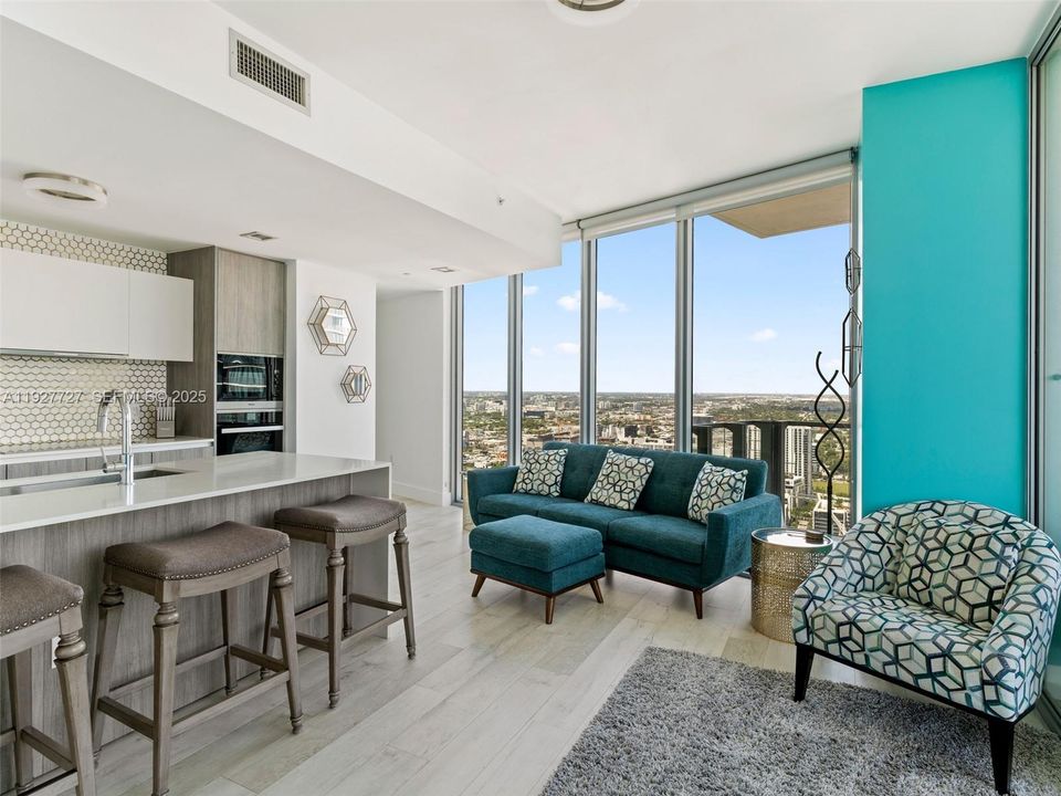 В аренду: $5,000 (2 спален, 2 ванн, 1060 Квадратных фут)