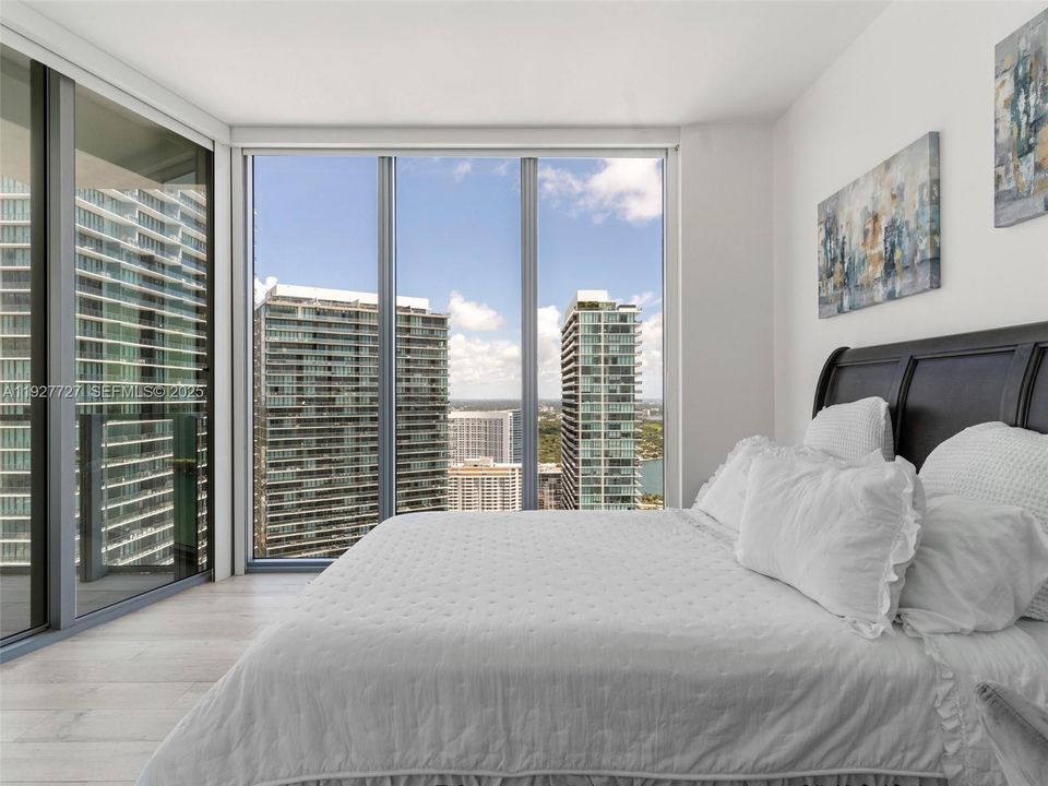 В аренду: $5,000 (2 спален, 2 ванн, 1060 Квадратных фут)