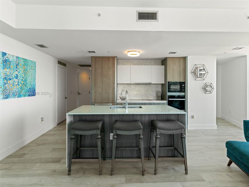 В аренду: $5,000 (2 спален, 2 ванн, 1060 Квадратных фут)