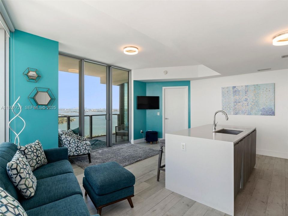 В аренду: $5,000 (2 спален, 2 ванн, 1060 Квадратных фут)