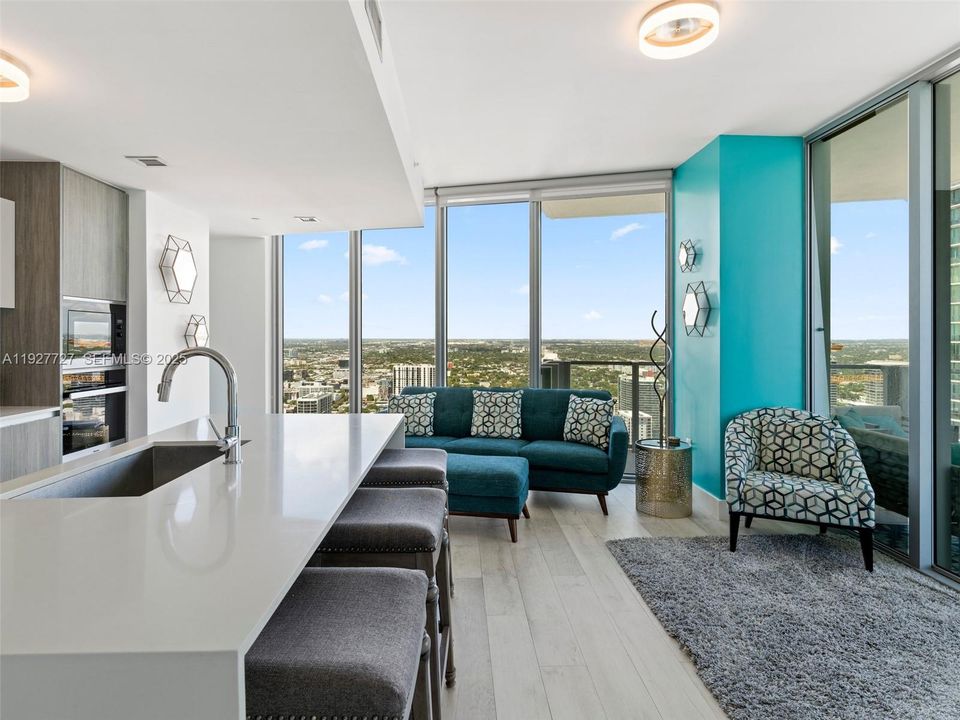 В аренду: $5,000 (2 спален, 2 ванн, 1060 Квадратных фут)