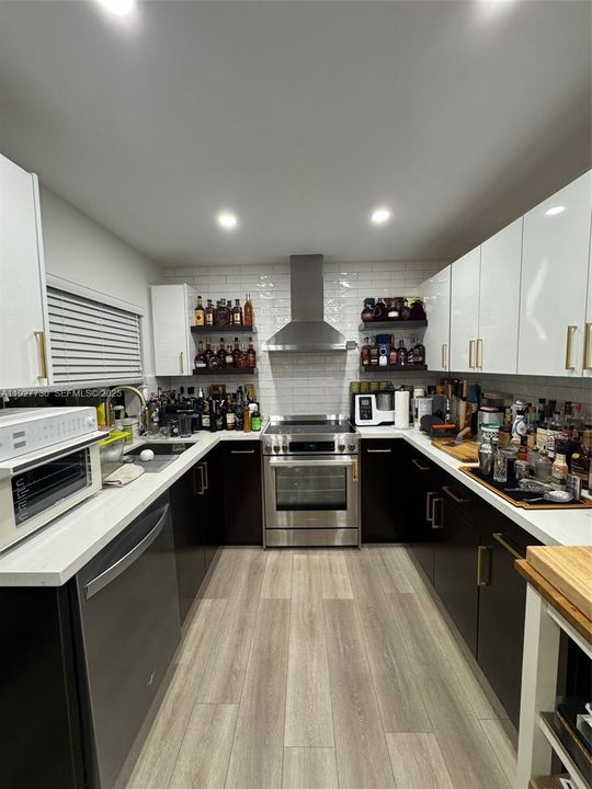 В аренду: $3,400 (2 спален, 1 ванн, 1143 Квадратных фут)