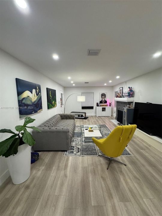 В аренду: $3,400 (2 спален, 1 ванн, 1143 Квадратных фут)