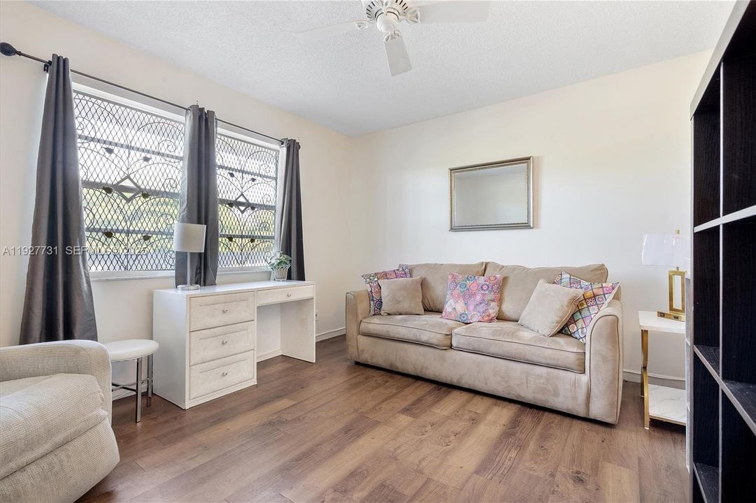 En Venta: $235,000 (2 camas, 2 baños, 1144 Pies cuadrados)