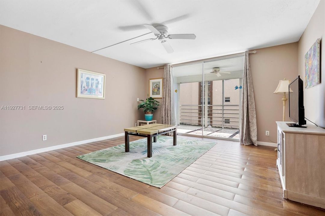 En Venta: $235,000 (2 camas, 2 baños, 1144 Pies cuadrados)