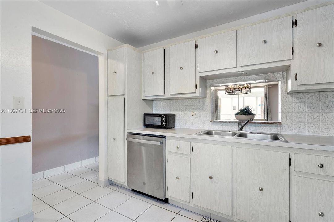 En Venta: $235,000 (2 camas, 2 baños, 1144 Pies cuadrados)