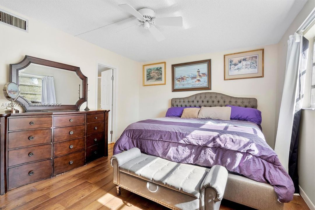 En Venta: $235,000 (2 camas, 2 baños, 1144 Pies cuadrados)