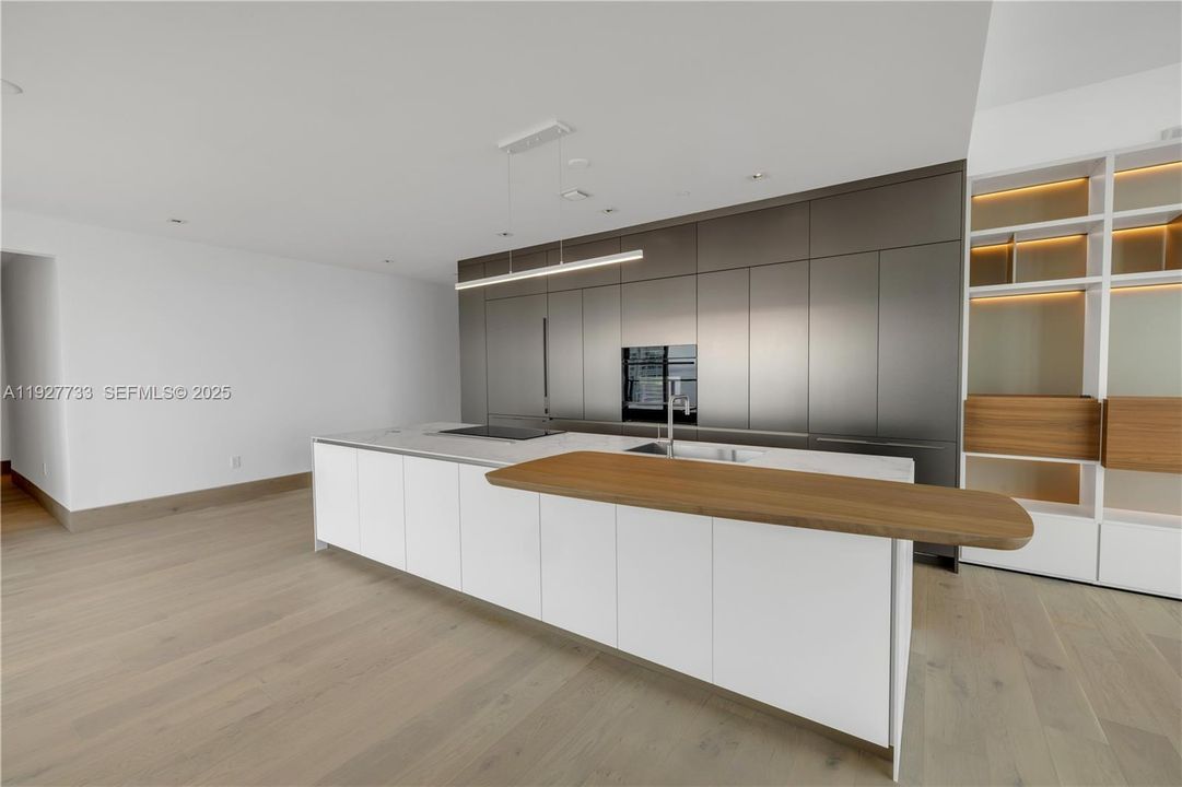 В аренду: $24,000 (3 спален, 3 ванн, 2196 Квадратных фут)