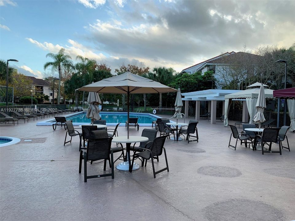 For Rent: $1,795 (1 beds, 1 baths, 950 Square Feet)