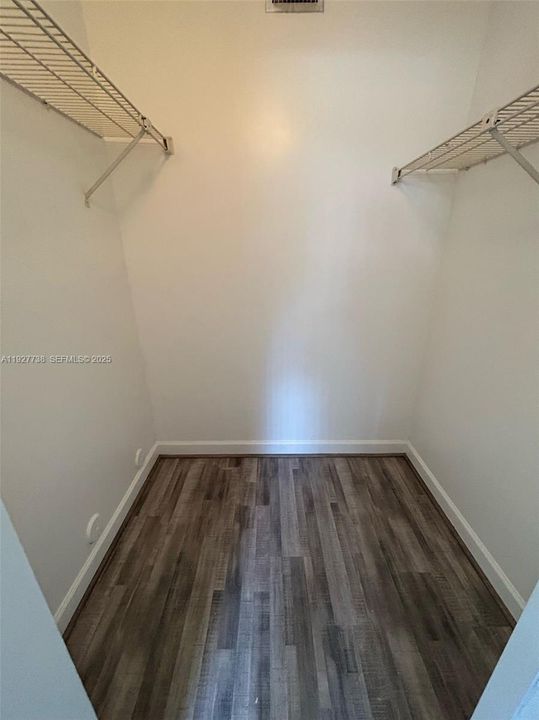 For Rent: $1,795 (1 beds, 1 baths, 950 Square Feet)