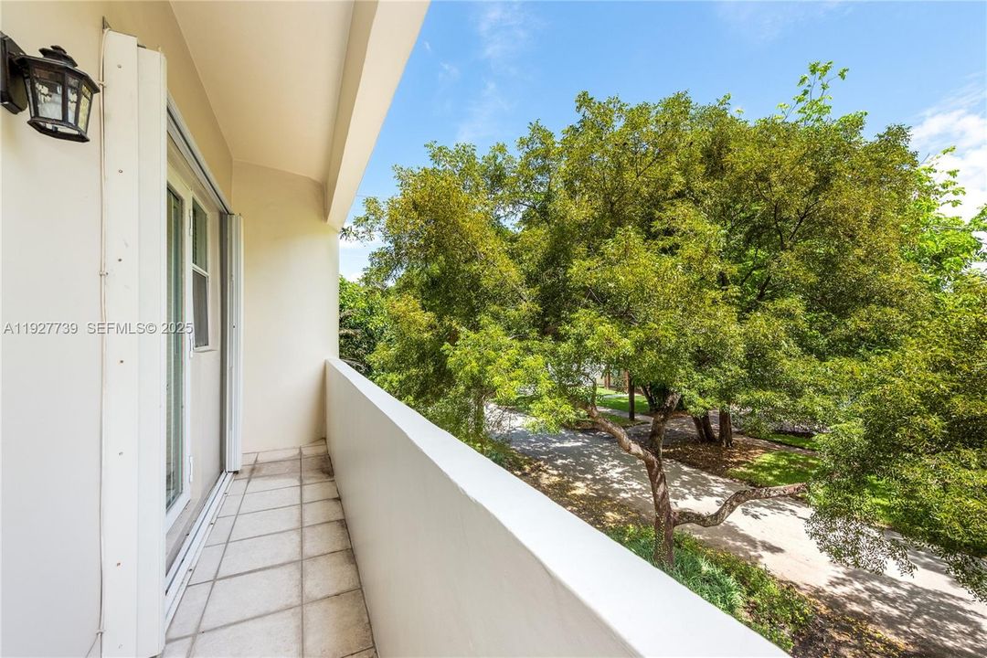 For Sale: $1,150,000 (3 beds, 2 baths, 2010 Square Feet)