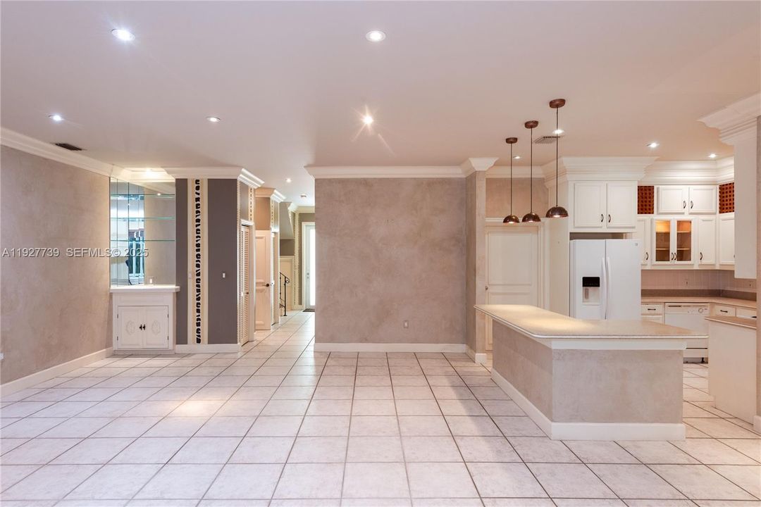 For Sale: $1,150,000 (3 beds, 2 baths, 2010 Square Feet)