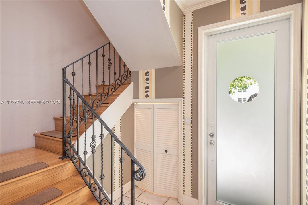 For Sale: $1,150,000 (3 beds, 2 baths, 2010 Square Feet)