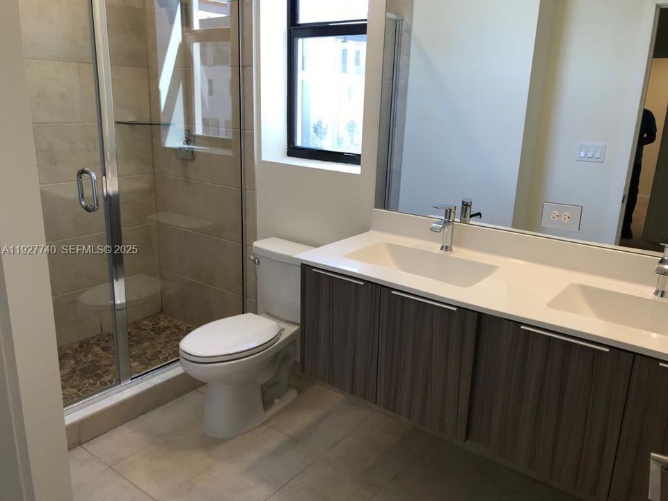 En Renta: $3,350 (3 camas, 2 baños, 1425 Pies cuadrados)