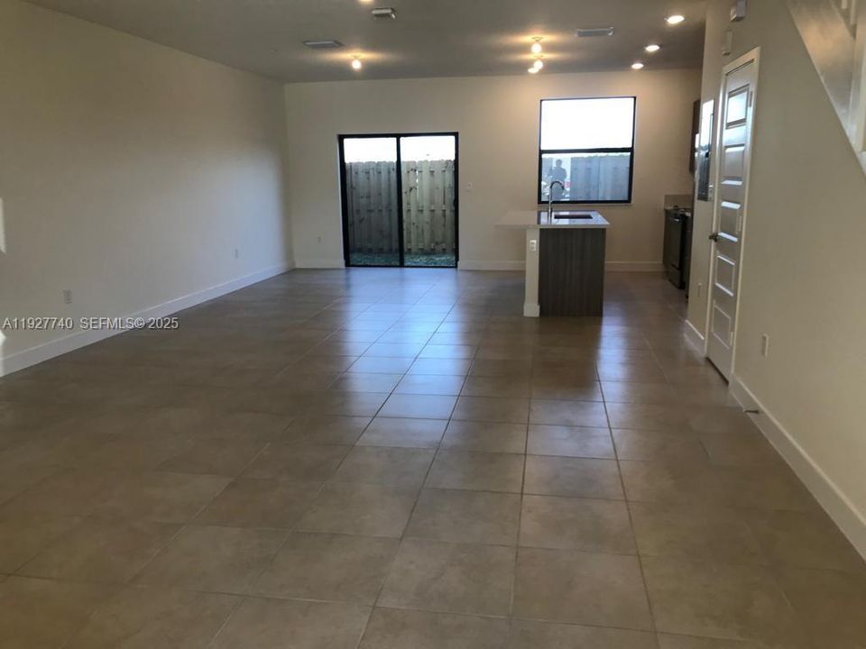 En Renta: $3,350 (3 camas, 2 baños, 1425 Pies cuadrados)