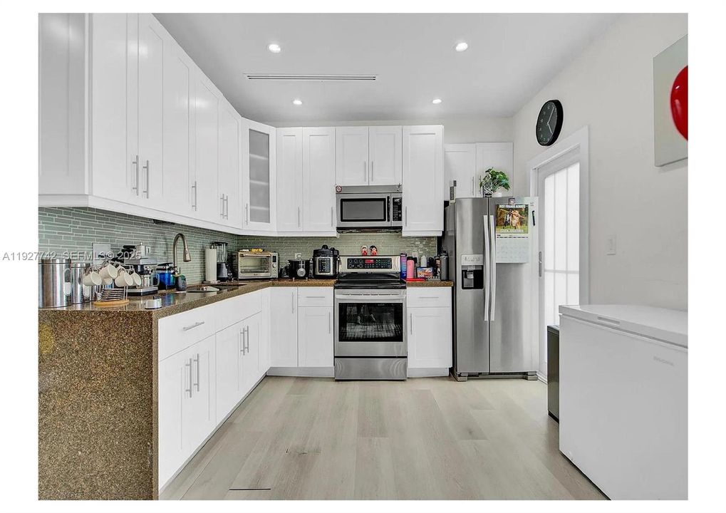 待售: $960,000 (0 贝兹, 0 浴室, 1897 平方英尺)