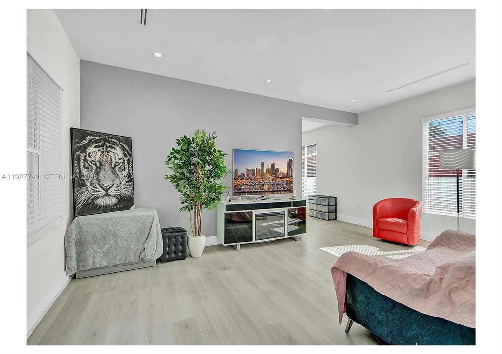 待售: $960,000 (0 贝兹, 0 浴室, 1897 平方英尺)