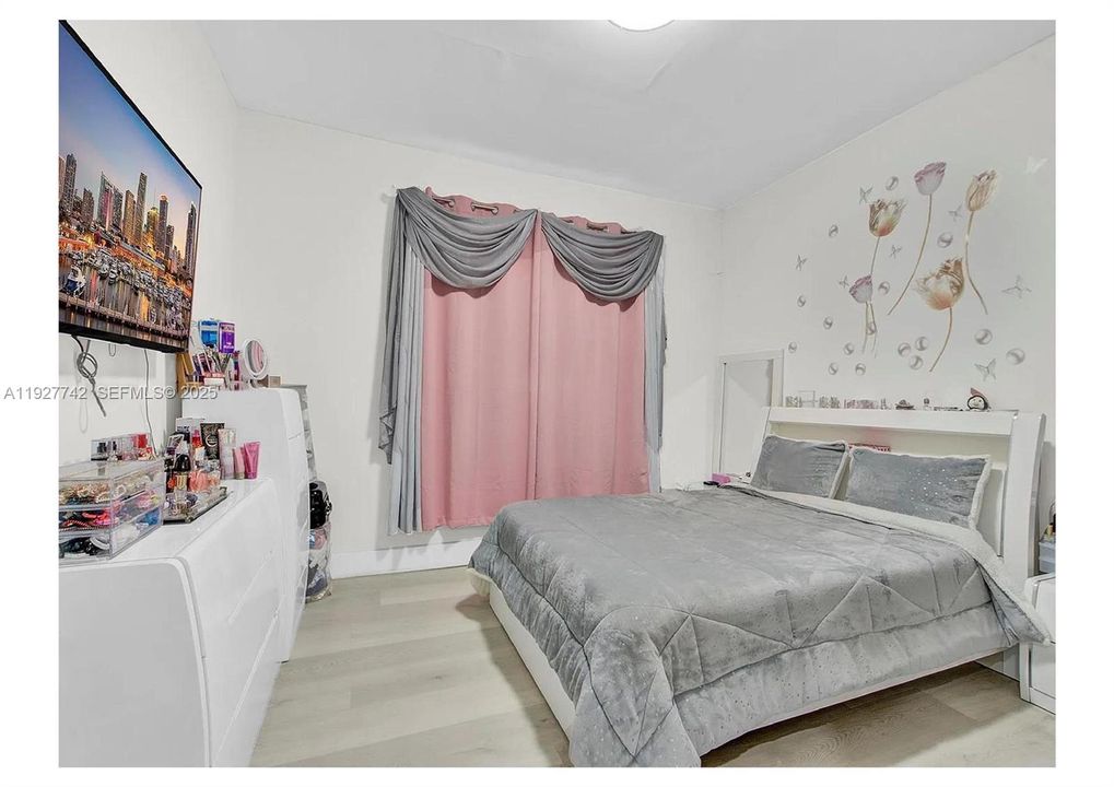 待售: $960,000 (0 贝兹, 0 浴室, 1897 平方英尺)