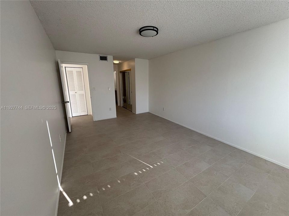 出租: $2,300 (2 贝兹, 2 浴室, 1075 平方英尺)