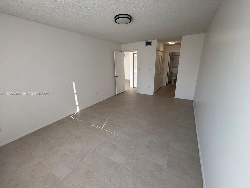 出租: $2,300 (2 贝兹, 2 浴室, 1075 平方英尺)