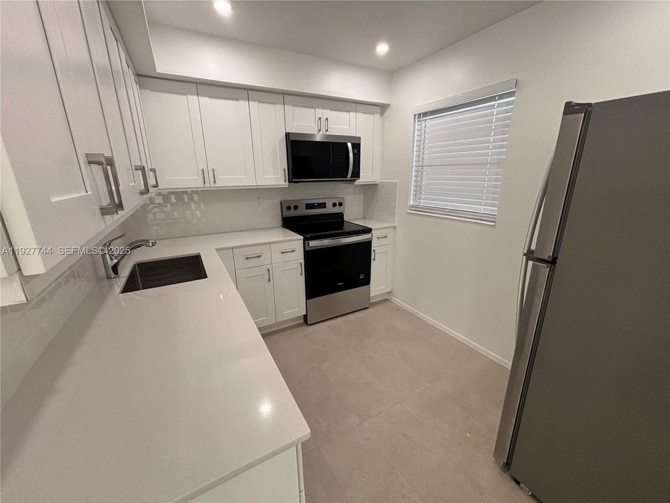 出租: $2,300 (2 贝兹, 2 浴室, 1075 平方英尺)