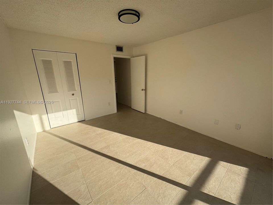 出租: $2,300 (2 贝兹, 2 浴室, 1075 平方英尺)