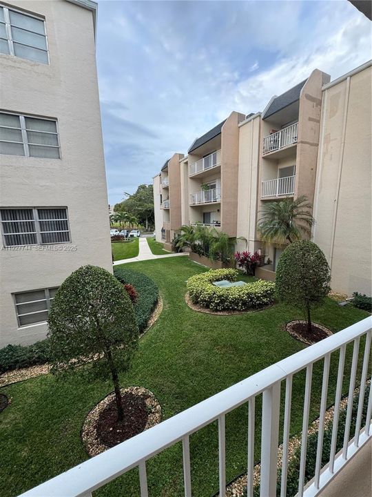 出租: $2,300 (2 贝兹, 2 浴室, 1075 平方英尺)