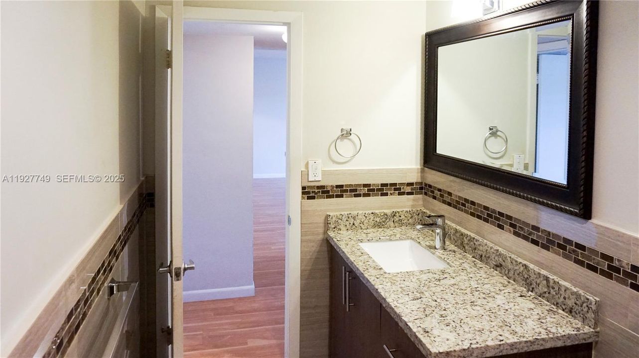 В аренду: $2,450 (2 спален, 1 ванн, 826 Квадратных фут)