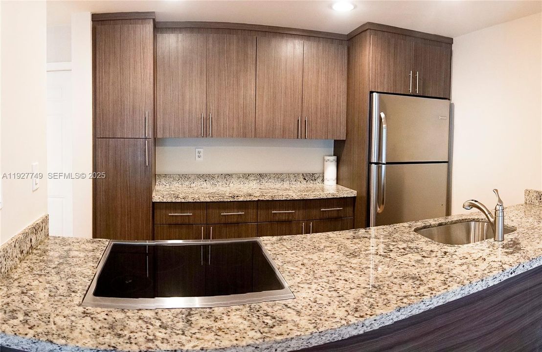 В аренду: $2,450 (2 спален, 1 ванн, 826 Квадратных фут)