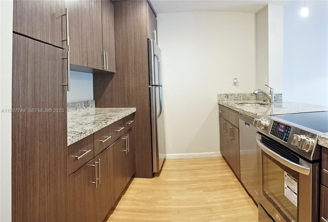 В аренду: $2,450 (2 спален, 1 ванн, 826 Квадратных фут)