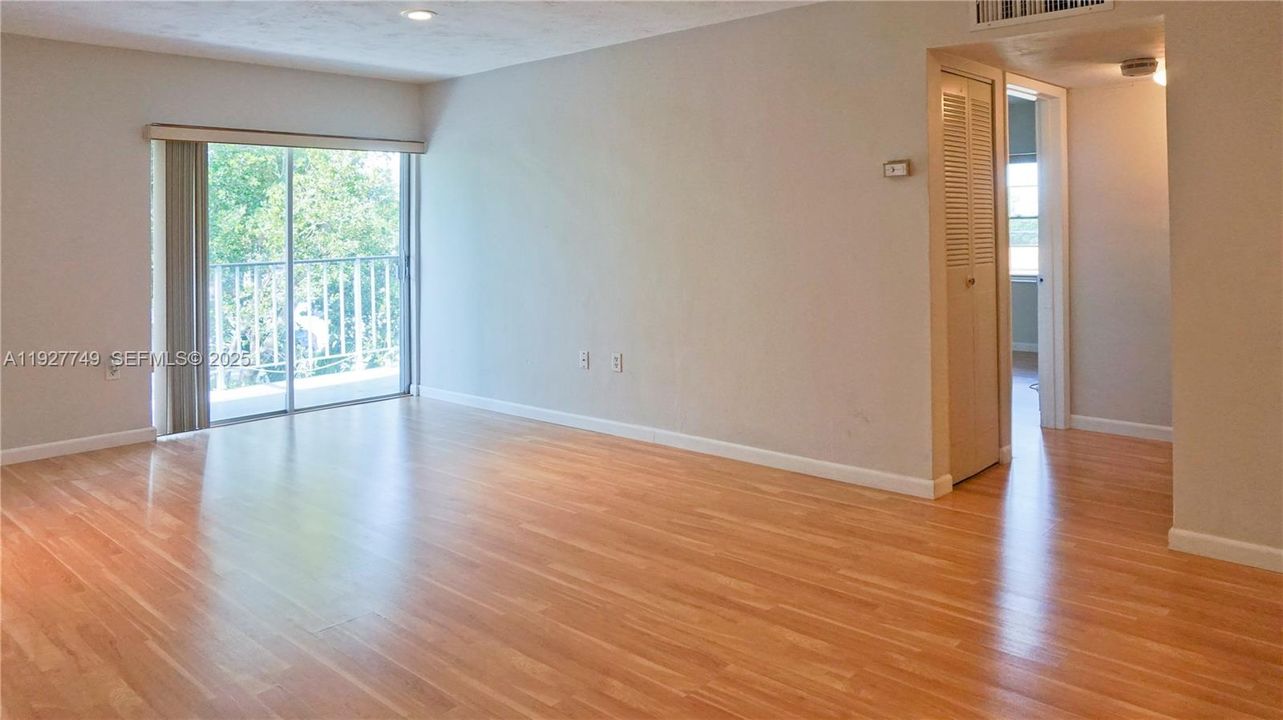 В аренду: $2,450 (2 спален, 1 ванн, 826 Квадратных фут)