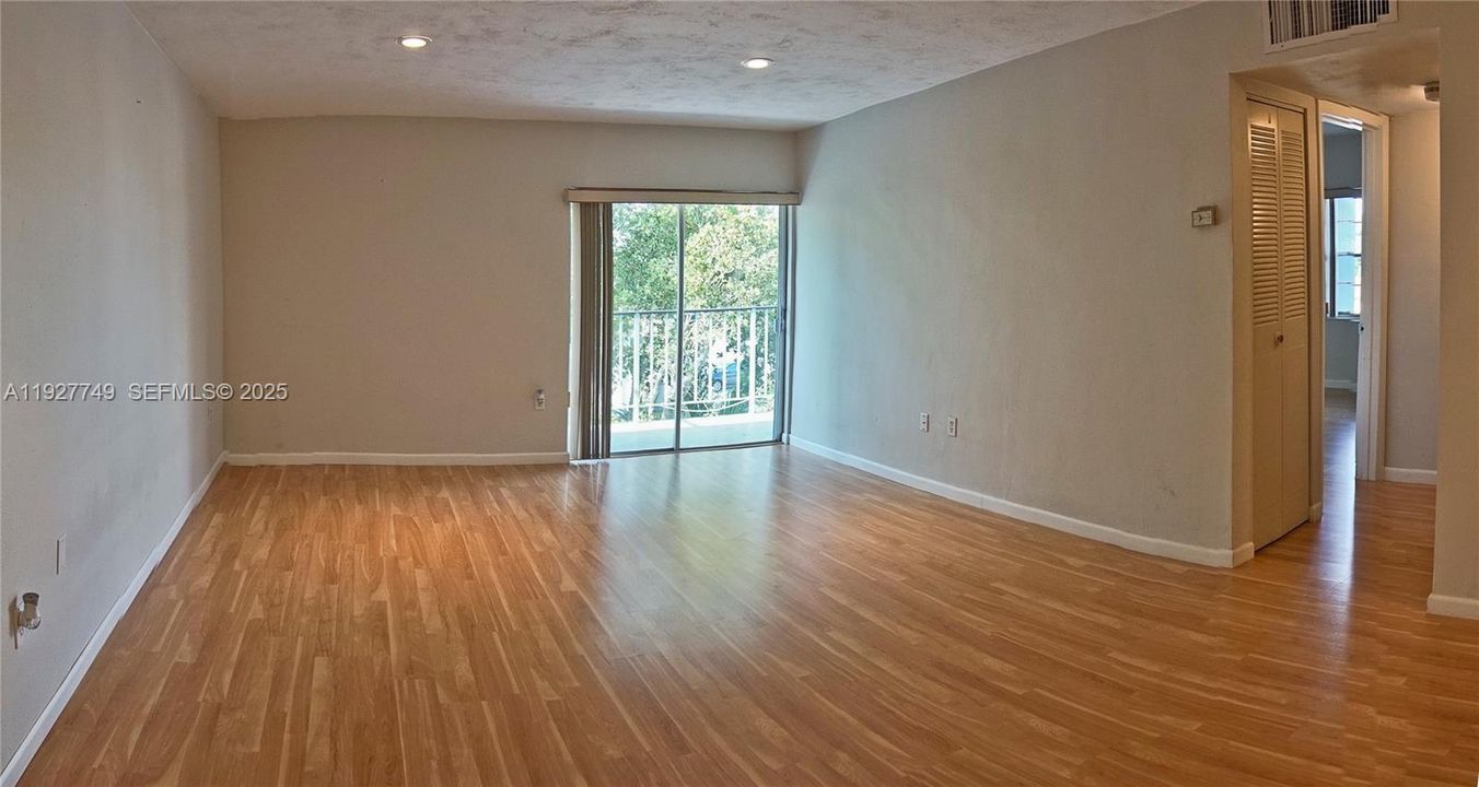 В аренду: $2,450 (2 спален, 1 ванн, 826 Квадратных фут)