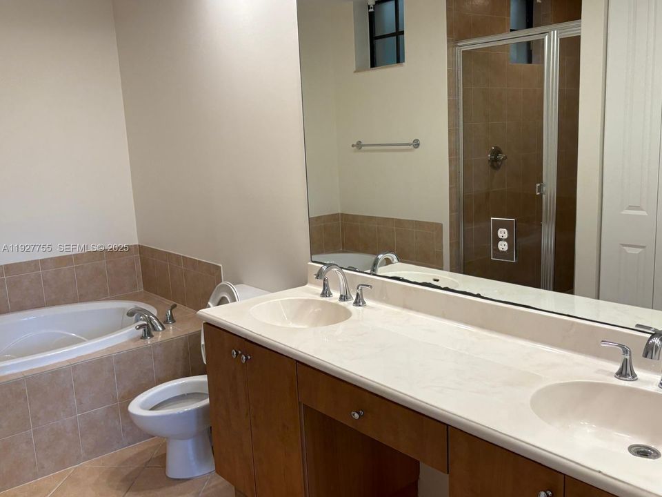 В аренду: $2,750 (2 спален, 2 ванн, 1159 Квадратных фут)