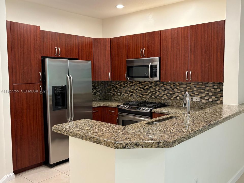 В аренду: $2,750 (2 спален, 2 ванн, 1159 Квадратных фут)