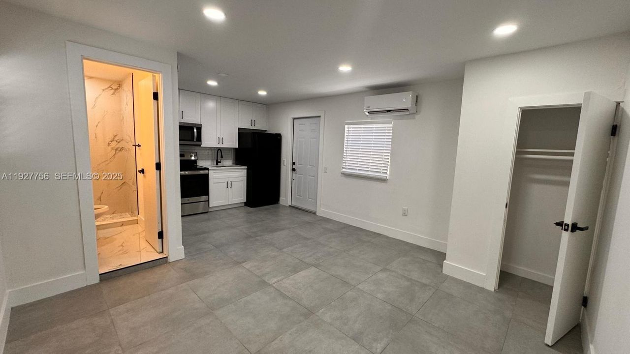 В аренду: $1,295 (0 спален, 1 ванн, 1875 Квадратных фут)