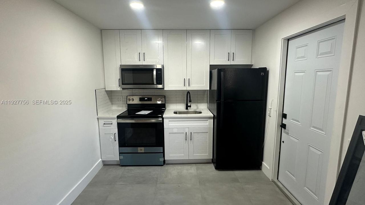 В аренду: $1,295 (0 спален, 1 ванн, 1875 Квадратных фут)