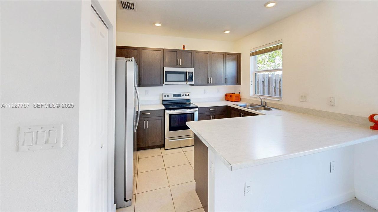 For Sale: $334,900 (3 beds, 2 baths, 1483 Square Feet)