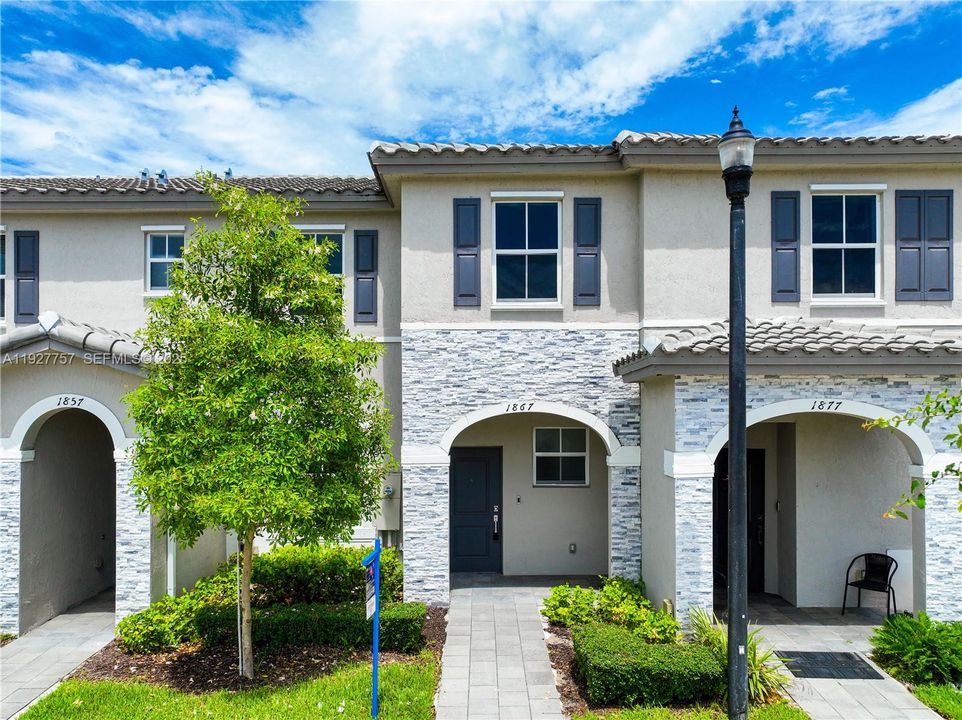 For Sale: $334,900 (3 beds, 2 baths, 1483 Square Feet)