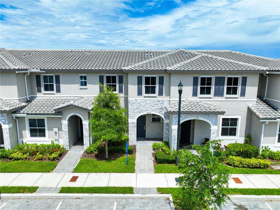 For Sale: $334,900 (3 beds, 2 baths, 1483 Square Feet)