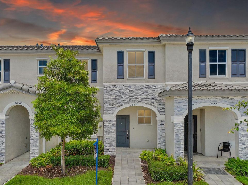 For Sale: $334,900 (3 beds, 2 baths, 1483 Square Feet)