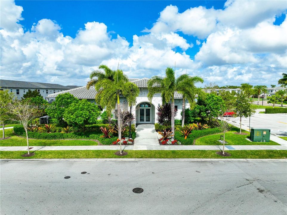 For Sale: $334,900 (3 beds, 2 baths, 1483 Square Feet)