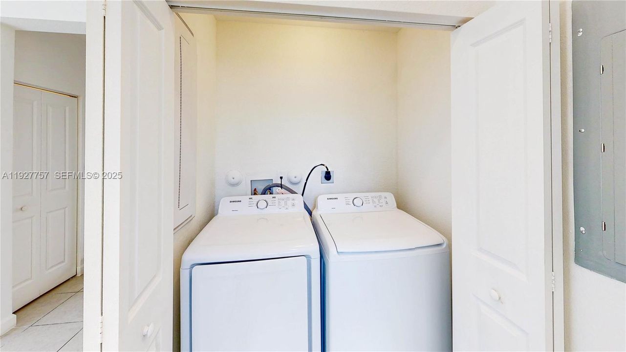 For Sale: $334,900 (3 beds, 2 baths, 1483 Square Feet)