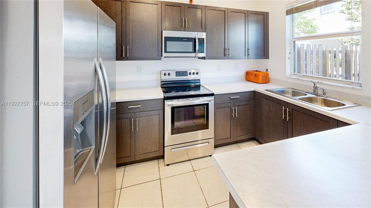 For Sale: $334,900 (3 beds, 2 baths, 1483 Square Feet)