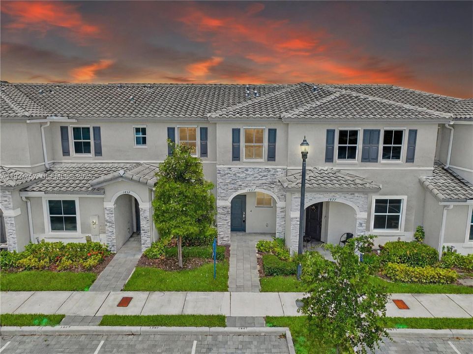 For Sale: $334,900 (3 beds, 2 baths, 1483 Square Feet)